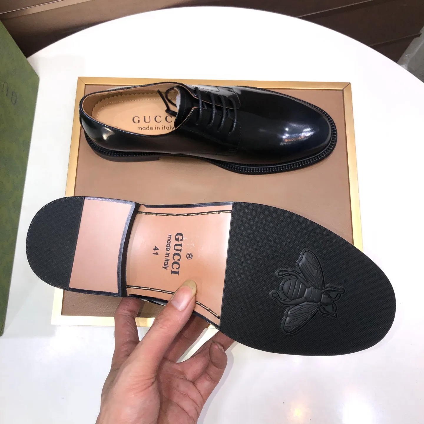 Factory batch 500💰Italy’s top luxury men’s shoe giant (GUCCI) (Gucci) (full cowhide lining) new arrival🍃Original European style🔰 Pleasant to the eye😍In order to make the shoes more durable and non-deformable🌀The production continues to follow traditional methods but there is still no lack of innovation💪The original sheepskin is selected for the leather♻️Smooth, natural and extra bright⭐Made of imported cowhide The rich man’s first choice 38-45 (45 customized)